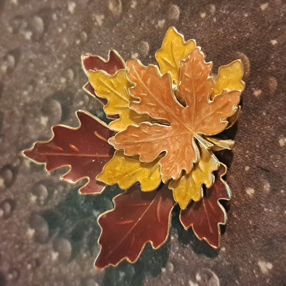 Jewelry - Fall Leaf Pin